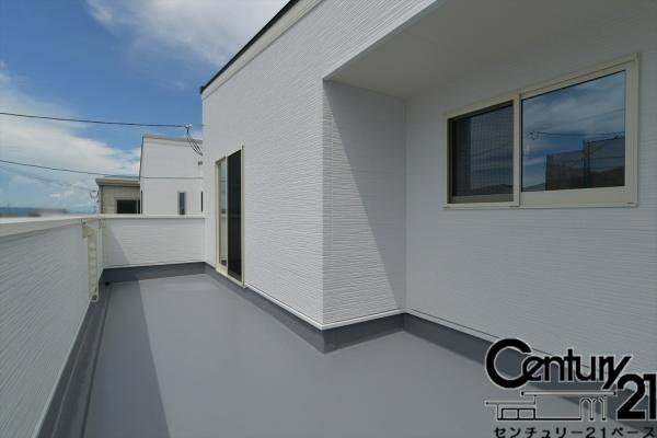 橿原市曲川町３丁目 ４号地 ／新築一戸建のバルコニー|■現地撮影写真■日当たりのよいバルコニー！洗濯物もよく乾きます！