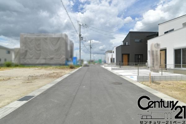 橿原市曲川町３丁目 ４号地 ／新築一戸建の前面道路含む現地写真|■現地撮影写真■大型商業施設が徒歩圏内に近接した便利なエリア！