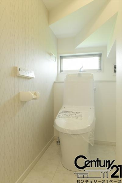 橿原市曲川町３丁目 ５号地 ／新築一戸建のトイレ|■現地撮影写真■ウォシュレット完備！トルネード洗浄・フチなし形状でお手入れも楽々ですね！