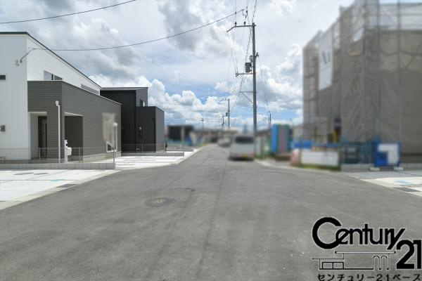 橿原市曲川町３丁目 ５号地 ／新築一戸建の前面道路含む現地写真|■現地撮影写真■幅員６ｍと開放感ある前面道路です！
