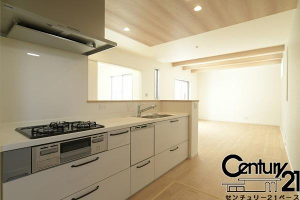 橿原市曲川町３丁目 ５号地 ／新築一戸建のキッチン|■現地撮影写真■家族とのコミュニケーションがとりやすい人気のカウンターキッチン！食洗器付きで洗い物も楽々！