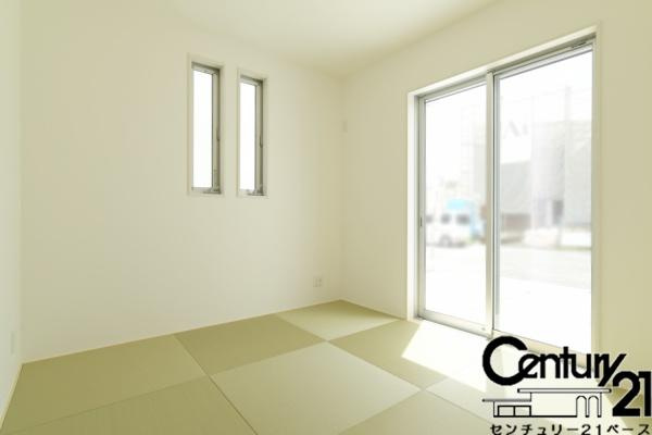 橿原市曲川町３丁目 ５号地 ／新築一戸建の和室|■現地撮影写真■ほっこり落ち着ける、リビング隣接タイプの和室です！