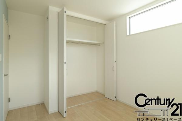 橿原市曲川町３丁目 ５号地 ／新築一戸建の収納|■現地撮影写真■全居室に広々収納スペース完備！