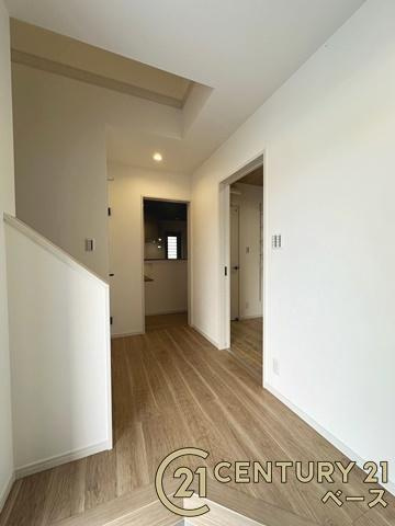 桜井市粟殿 ２号地 ／新築一戸建の内装|■現地撮影写真■玄関から見た廊下です！