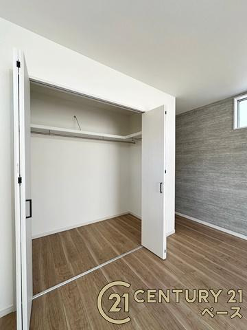 桜井市粟殿 ２号地 ／新築一戸建の収納|■現地撮影写真■冬物のコートや季節のものなどたくさんしまえる広さ！■
