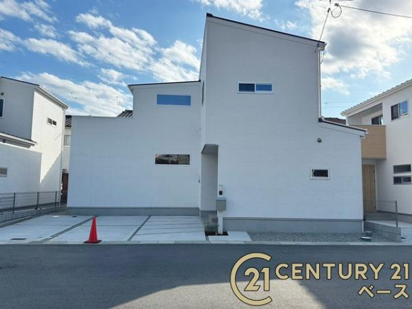 桜井市粟殿 ２号地 ／新築一戸建の外観|■現地撮影写真■爽やかなホワイトカラーのお洒落な外観！お気軽にお問い合わせください！