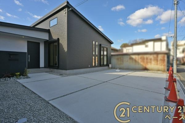 磯城郡田原本町 ／新築一戸建の駐車場|■現地撮影写真■広々とした駐車スペースを完備！