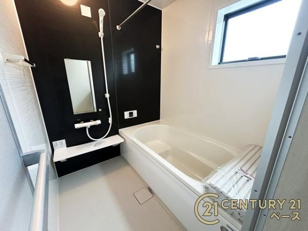 リーブルガーデン粟殿 １号棟 ／新築一戸建の浴室|■ゆったりしたサイズの浴室です！足を伸ばしての入浴は疲れも癒してくれます！■
