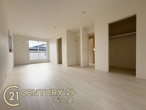 奈良市杏町 ５号棟 ／新築一戸建の洋室|■現地撮影写真■日当たりのよい明るい雰囲気の洋室です！