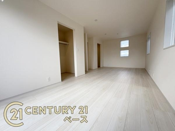 奈良市杏町 ５号棟 ／新築一戸建の洋室|■現地撮影写真■使い勝手の良い広々とした洋室です！