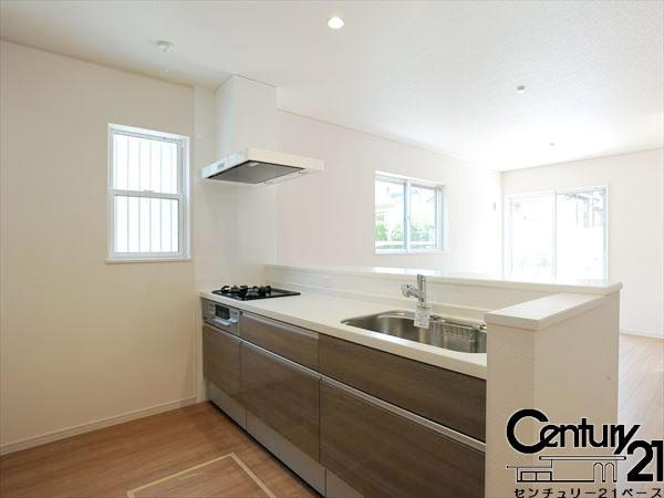 ファーストタウン鳥見町 １号棟 ／新築一戸建の内観：施工例|■静音シンク、人工大理石天板のシステムキッチンは浄水機能付です！■