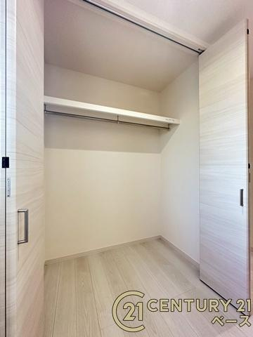 リーブルガーデン阪手 ２号棟 ／新築一戸建の収納|■現地撮影写真■あると嬉しい便利な廊下収納を完備！