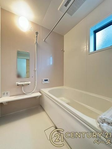 リーブルガーデン阪手 ２号棟 ／新築一戸建の浴室|■現地撮影写真■浴室暖房乾燥機を完備！ゆったりした浴槽での入浴は疲れも癒してくれます！