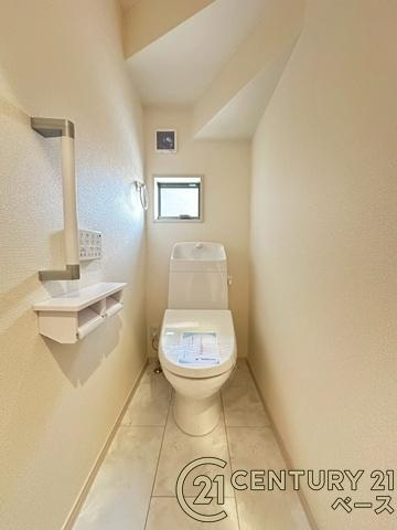 リーブルガーデン阪手 ２号棟 ／新築一戸建のトイレ|■現地撮影写真■１・２階ともに清潔感ある綺麗なお手洗を完備！