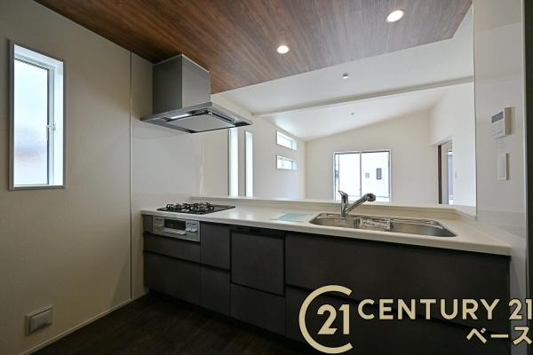 大和高田市西坊城 ２号棟 ／新築一戸建の駐車場|■現地撮影写真■駐車スペース２台分完備！