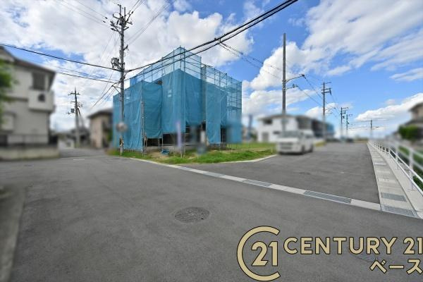 橿原市豊田町 ４号地 ／新築一戸建の前面道路含む現地写真|■現地撮影写真■スーパーなどの商業施設が徒歩圏内に近接し、生活環境の整った立地です！