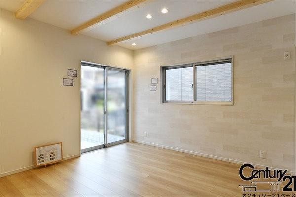 橿原市豊田町 ４号地 ／新築一戸建の内観：施工例|■ご家族でくつろいでいただける広々としたリビングです！全窓ペアガラス標準装備！■