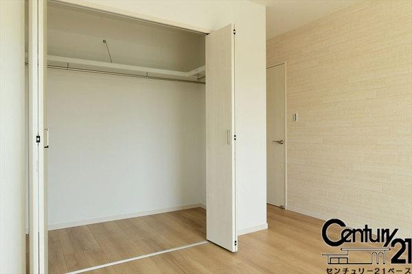 橿原市豊田町 ４号地 ／新築一戸建の内観：施工例|■冬物のコートや季節のものなどたくさんしまえる広さ！■
