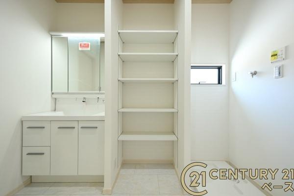 橿原市豊田町 ４号地 ／新築一戸建の内観：施工例|■三面鏡タイプのミラーキャビネット！収納スペースも豊富です！■