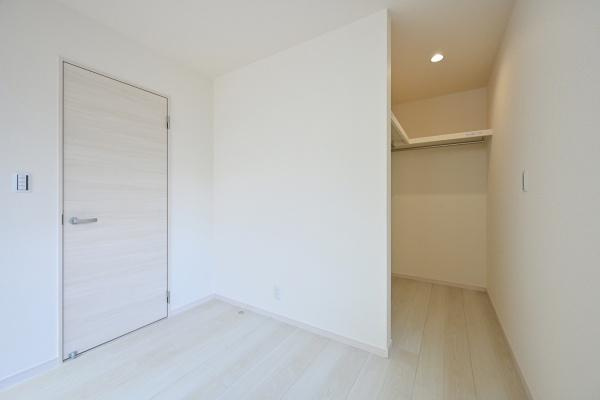 リーブルガーデン南十三 １号棟 ／新築一戸建の洋室|■収納部屋としても利用可能の洋室です！