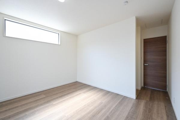リーブルガーデン南十三 ２号棟 ／新築一戸建の洋室|大きなクローゼット付きで開放感のあるお部屋です！