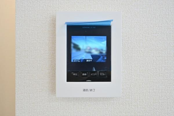 リーブルガーデン南十三 ２号棟 ／新築一戸建の内装|■ＴＶモニター付きインターホンで防犯対策もバッチリ！来客も一目でわかり安心です！■