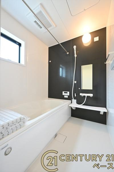 リーブルガーデン南十三 ３号棟 ／新築一戸建の内観：施工例|■冬物のコートや季節のものなどたくさんしまえる広さ！■