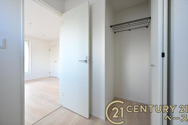 クレイドルガーデン下永 １号棟 ／新築一戸建の収納|■現地撮影写真■広々としたクローゼットを完備！大きな荷物も楽々収納！