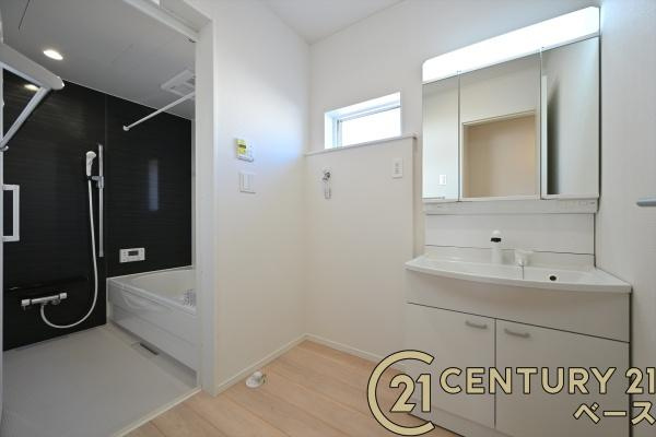 クレイドルガーデン下永 ２号棟 ／新築一戸建の独立洗面台|■現地撮影写真■おしゃれで広々とした洗面化粧台です！