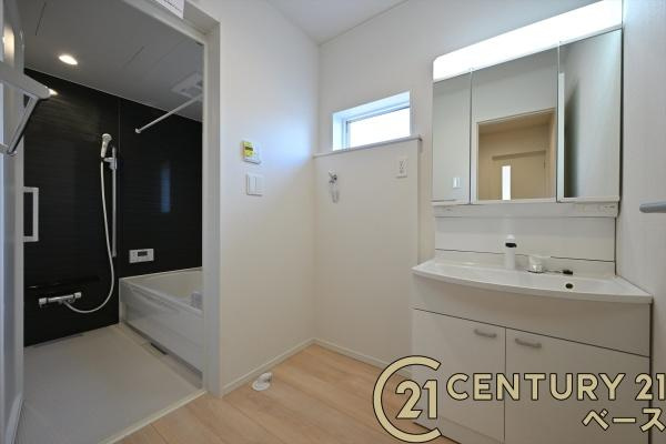 クレイドルガーデン下永 ３号棟 ／新築一戸建の内観：施工例|■ＴＶモニター付きインターホンで防犯対策もバッチリ！来客も一目でわかり安心です！■