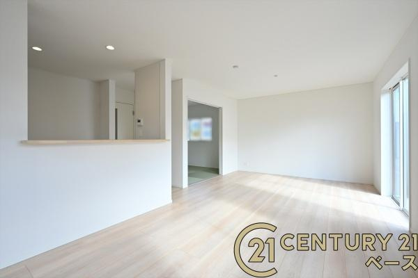 クレイドルガーデン下永 ３号棟 ／新築一戸建の内観：施工例|■家族とのコミュニケーションがとりやすい人気のカウンターキッチン！■