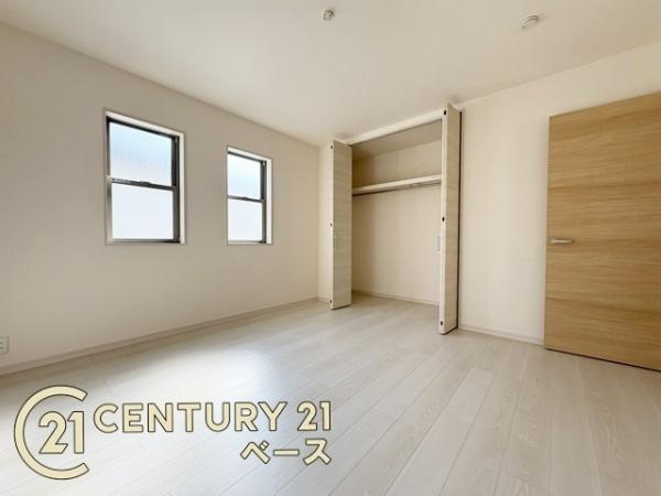 リーブルガーデン円明町 ／新築一戸建の収納|■現地撮影写真■冬物のコートや季節のものなどたくさんしまえる広さ！
