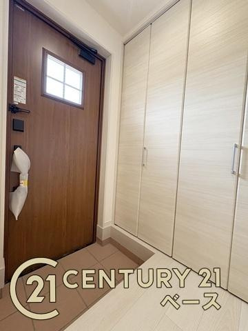 リーブルガーデン円明町 ／新築一戸建の玄関|■現地撮影写真■すっきりとした明るい玄関が家族やお客様を迎えてくれます！