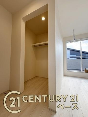 奈良市杏町 ６号棟 ／新築一戸建の収納|■現地撮影写真■広々WICスペース完備！