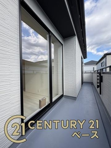 奈良市杏町 ６号棟 ／新築一戸建のバルコニー|■現地撮影写真■日当たりのよいバルコニー！洗濯物もよく乾きます！