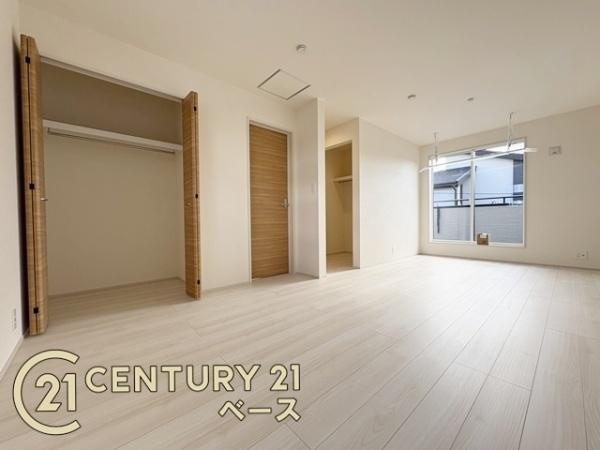 奈良市杏町 ６号棟 ／新築一戸建の収納|■現地撮影写真■冬物のコートや季節のものなどたくさんしまえる広さ！