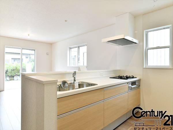 ファーストタウン鳥見町 ２号棟 ／新築一戸建の内観：施工例|■静音シンク、人工大理石天板のシステムキッチンは浄水機能付です！■