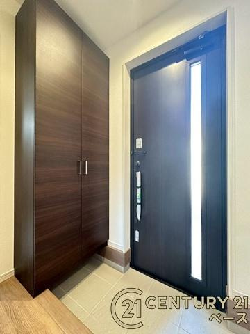 リーブルガーデン阪手 １号棟 ／新築一戸建の玄関|■現地撮影写真■すっきりとした明るい玄関が家族やお客様を迎えてくれます！