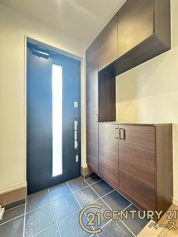 リーブルガーデン阪手 ３号棟 ／新築一戸建の玄関|■現地撮影写真■すっきりとした明るい玄関が家族やお客様を迎えてくれます！