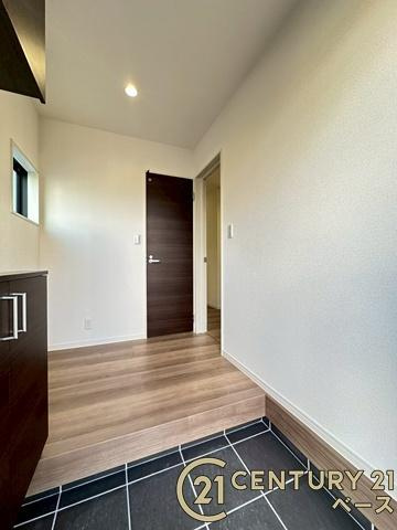 リーブルガーデン阪手 ３号棟 ／新築一戸建の内装|■現地撮影写真■こちらは玄関から見た廊下部分です！