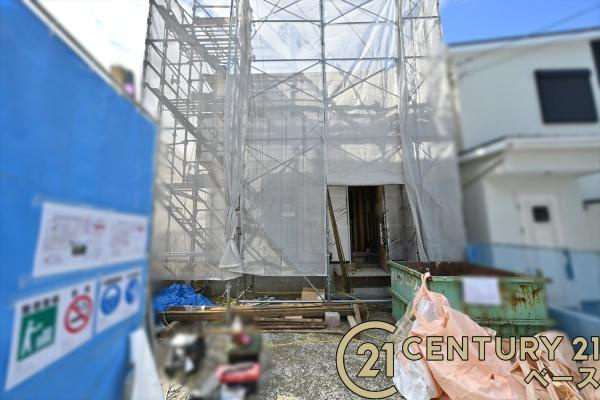 柏原市国分東条町の新築一戸建の外観|■現地撮影写真■耐震等級３！耐震性能の優れた剛床工法で建てられた邸宅！お気軽にお問い合わせください！■