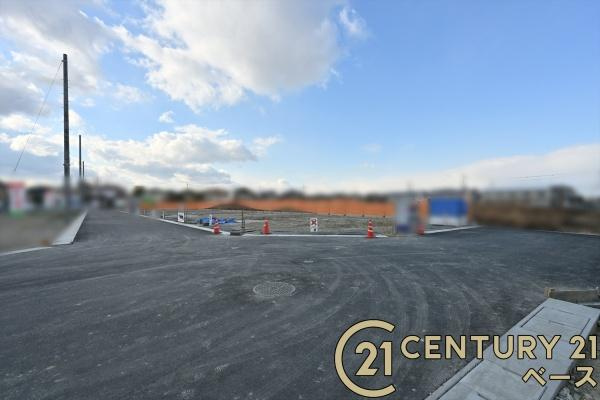 桜井市大福 ４号棟 ／新築一戸建の前面道路含む現地写真|■現地撮影写真■前面道路は広々６ｍ！お車の出し入れもラクラクです！