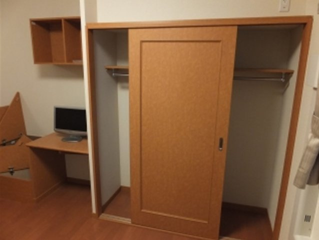 レオパレスＪ＆Ｋの内装|居室：１Fはフローリング　2Fは絨毯