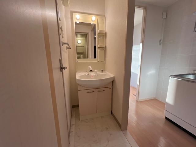 リファイン山中の洗面所|洗髪洗面化粧台