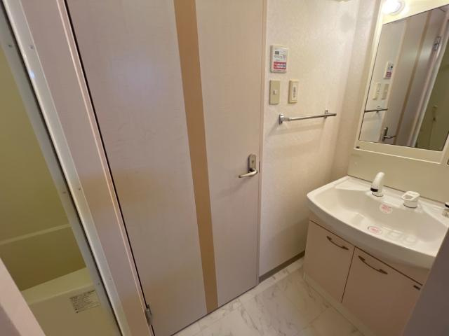 リファイン山中の洗面所|洗面