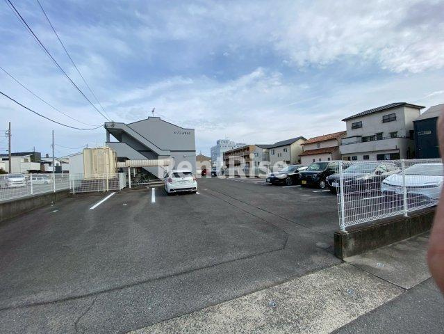 メゾンASAIの駐車場
