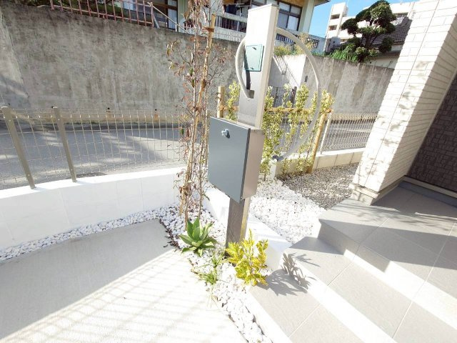 ＋＋沖縄市知花１丁目－A号棟（全３棟）の玄関|いつでも内覧可能です♪