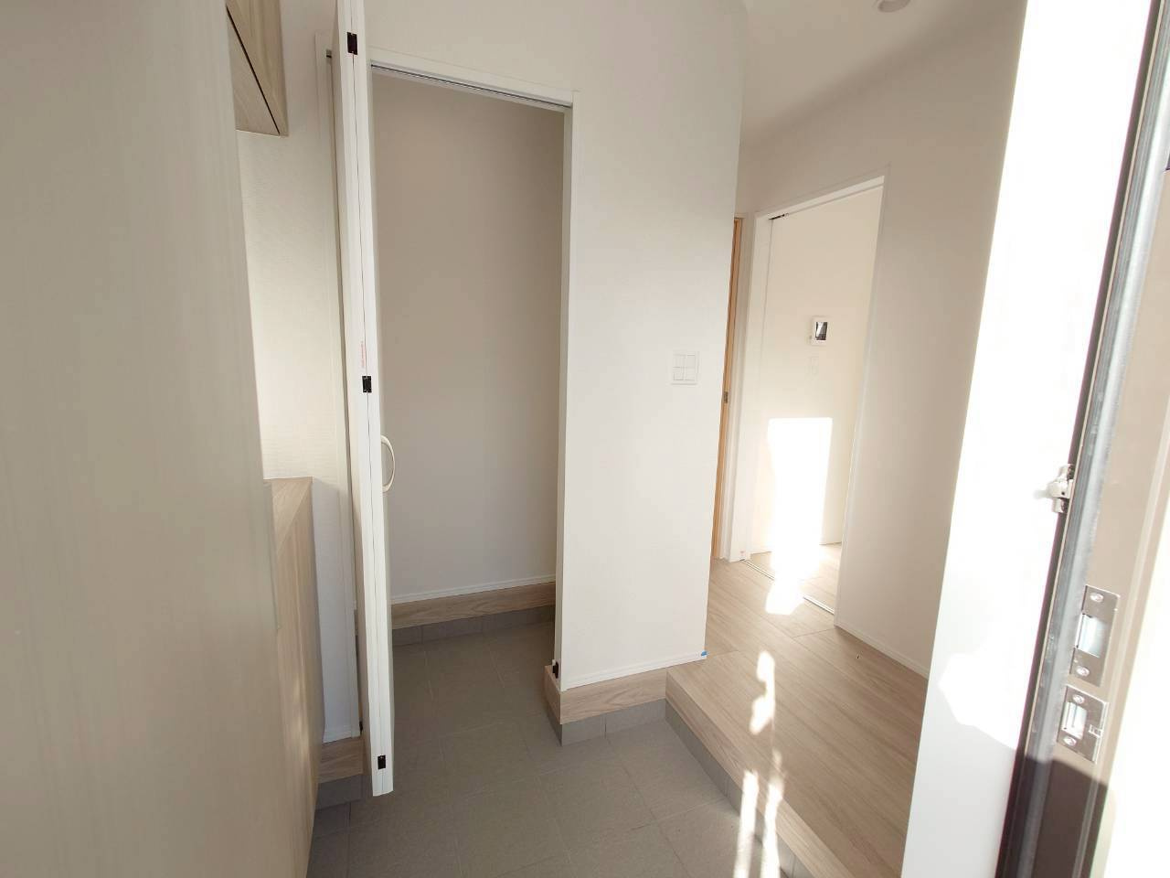 ＋＋沖縄市知花１丁目－A号棟（全３棟）の玄関|いつでも内覧可能です♪