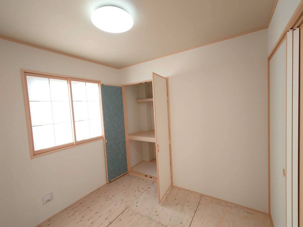 ＋＋沖縄市知花１丁目－A号棟（全３棟）の和室|いつでも内覧可能です♪