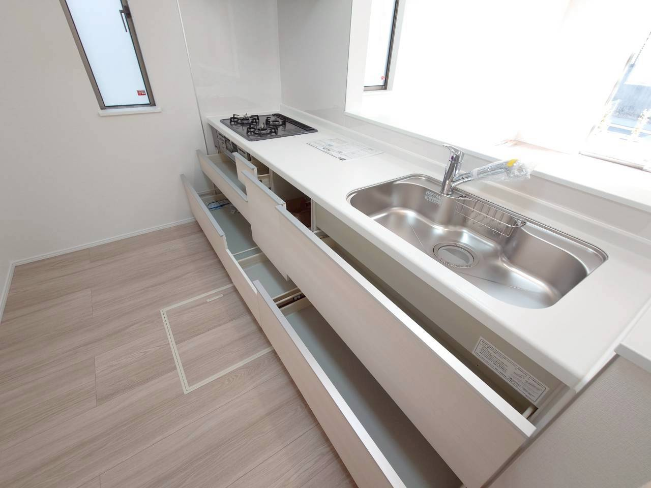 ＋＋沖縄市知花１丁目－A号棟（全３棟）のキッチン|いつでも内覧可能です♪